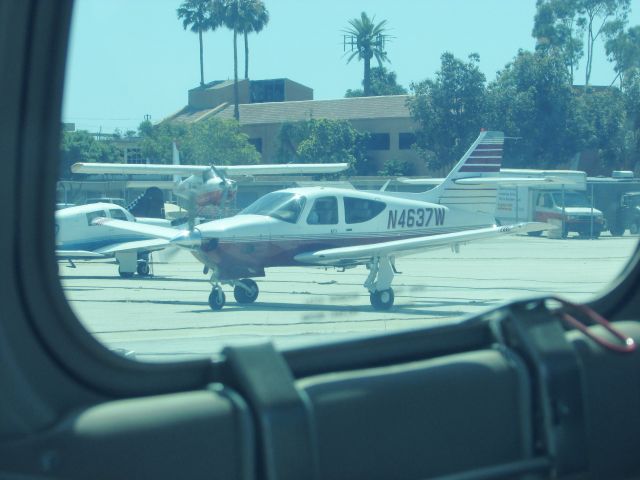 Rockwell Turbo Commander 690 (N4637W) - Parked at Fullerton