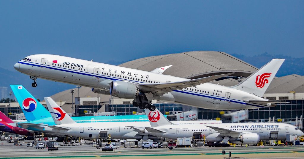 Boeing 787-9 Dreamliner (B-7899) - B-7899 Air China Boeing 787-9 Dreamliner s/n 34311 - Los Angeles International Airport (IATA: LAX, ICAO: KLAX, FAA LID: LAX)br /Photo: TDelCorobr /September 3, 2017