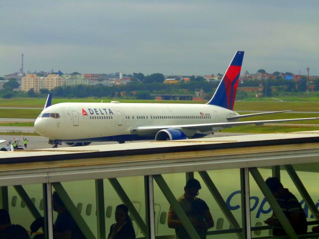 BOEING 767-300 (N155DL)