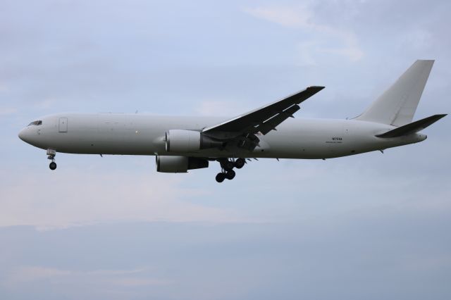 BOEING 767-300 (N1709A)