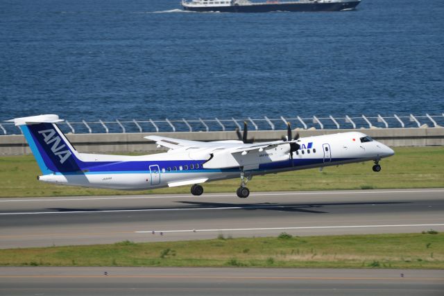 de Havilland Dash 8-200 (JA844A)