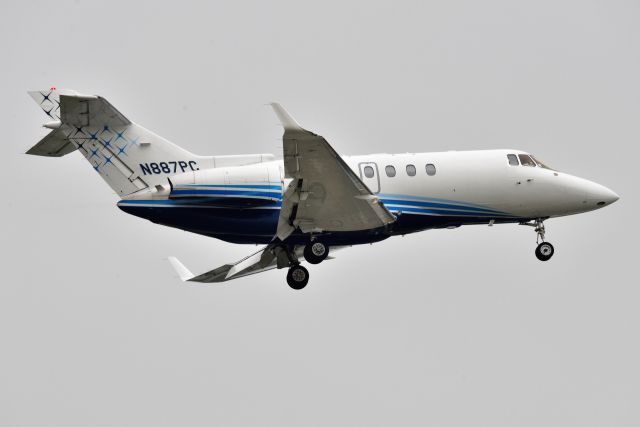 Hawker 800 (N887PC)