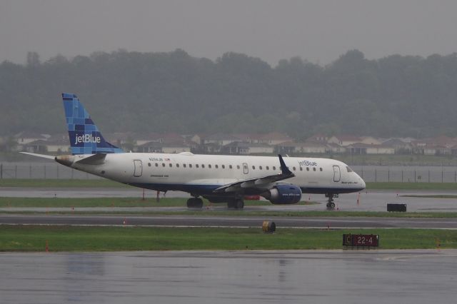 Embraer ERJ-190 (N294JB)