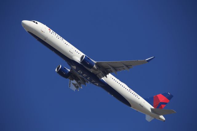 Airbus A321 (N376DN)