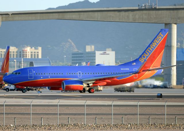 Boeing 737-700 (N444WN)