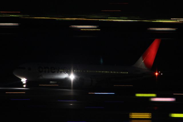 BOEING 767-300 (JA8980)