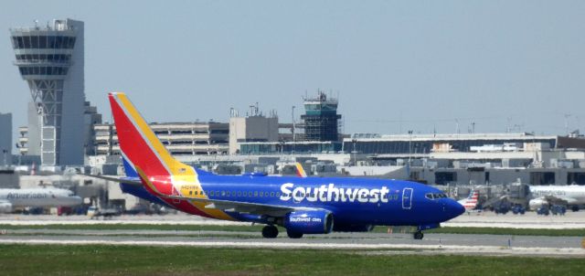 Boeing 737-700 (N424WN) - Taxiing to parking is this 2002 Southwest Airlines Boeing 737-7H4 in the Spring of 2023.