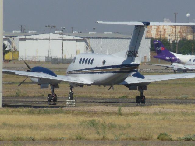 Beechcraft Super King Air 200 (N123ML)