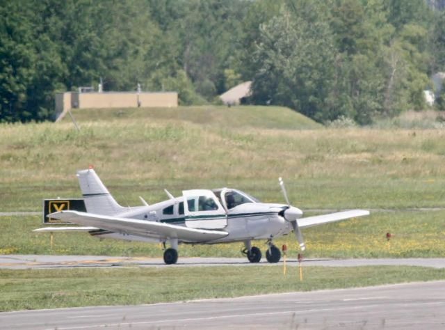 Piper Cherokee (N38254) - Door open 