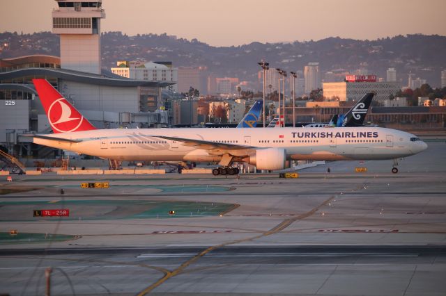 BOEING 777-300ER (TC-JJM)