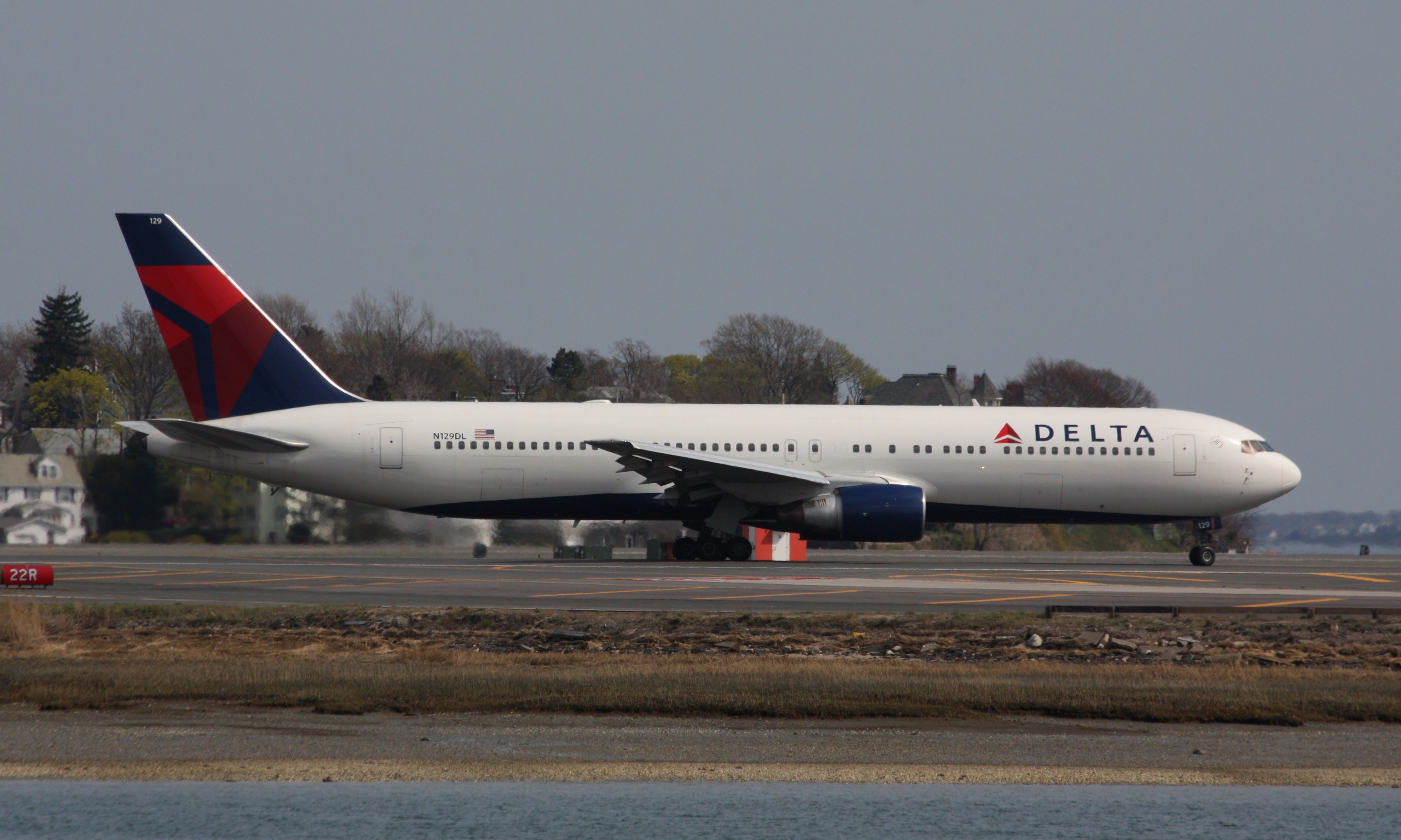 BOEING 767-300 (N129DL)