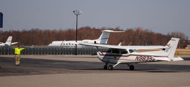 Cessna Skyhawk (N98352)