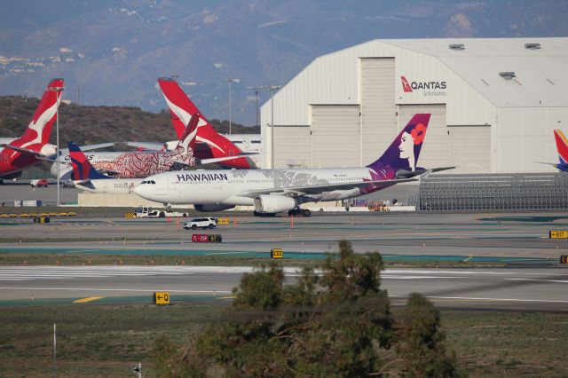 Airbus A330-200 (N389HA)