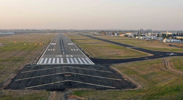 — — - Final, runway three-zero, Merced Regional Airport