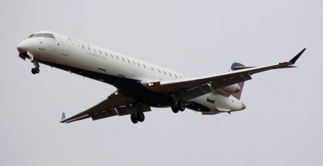 Canadair Regional Jet CRJ-900 (N336PQ)