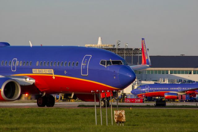 Boeing 737-700 (N211WN) - Free Bags Fly Here Beacon Shot