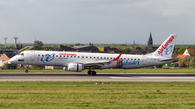 Embraer ERJ-190 (EC-LKX)