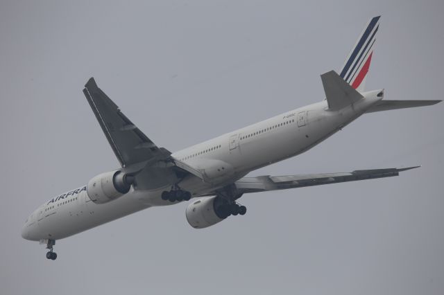 BOEING 777-300ER (F-GSQC)