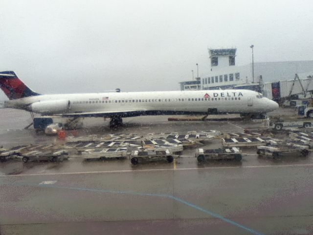 McDonnell Douglas MD-88 — - in a MD-88 and next to me is this bad boy