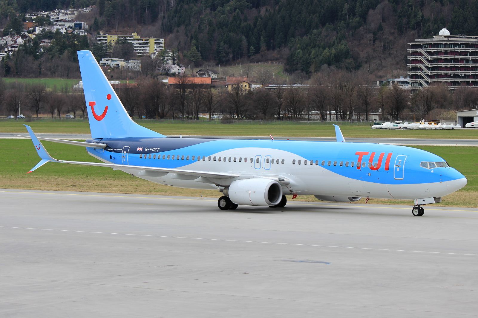 Boeing 737-800 (G-FDZT)