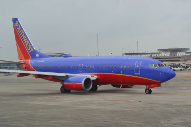 Boeing 737-700 (N469WN) - at KHOU - 5/3/17