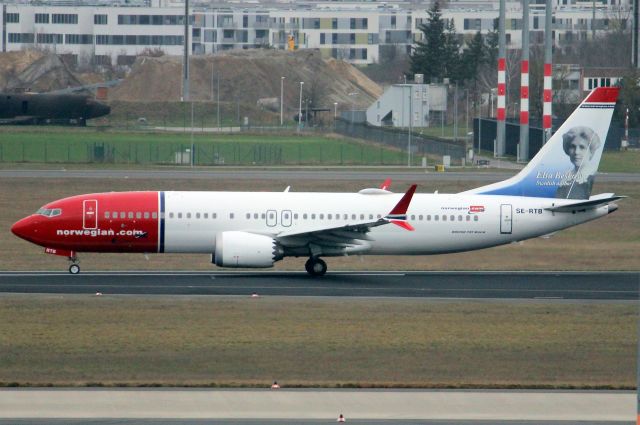 Boeing 737 MAX 8 (SE-RTB) - Departing rwy 25R on 20-Feb-24 operating flight NSZ3303 to EKCH.