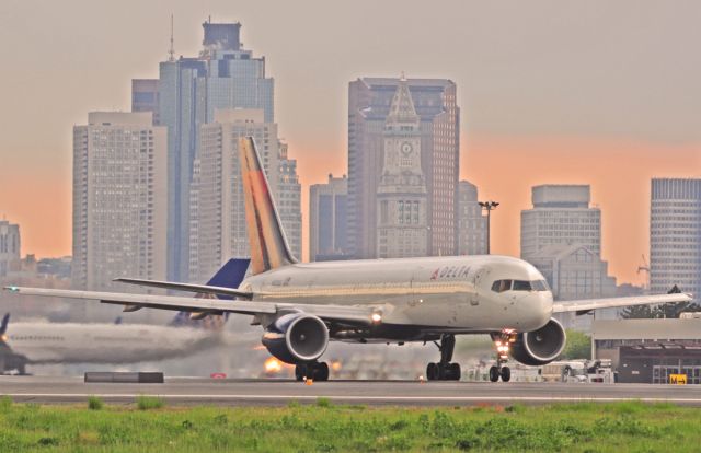 Boeing 757-200 (N507US) - RWY 9 take off roll - Boston Skyline departure 