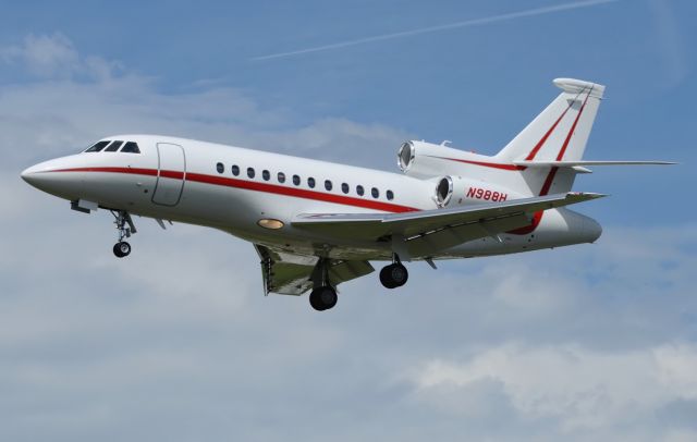 Dassault Falcon 900 (N988H)