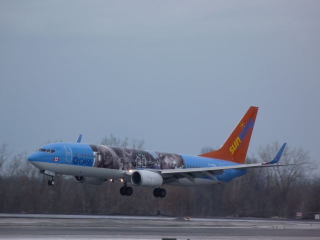 Boeing 737-800 (C-FRZG)