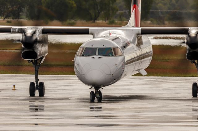 de Havilland Dash 8-400 (VH-QOK)