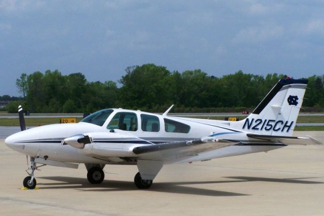 Beechcraft 55 Baron (N215CH)