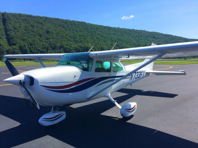 Cessna Skyhawk (N733PA) - Just before heading down to KFRG