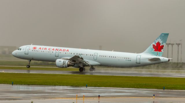 Airbus A321 (C-GIUB)