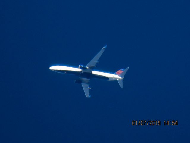 Boeing 737-900 (N805DN)
