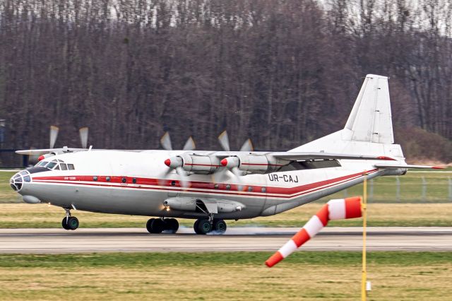 Antonov An-12 (UR-CAJ)