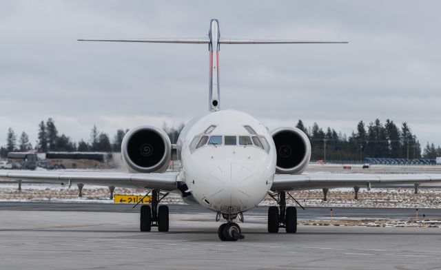 McDonnell Douglas MD-90 (N924DN)