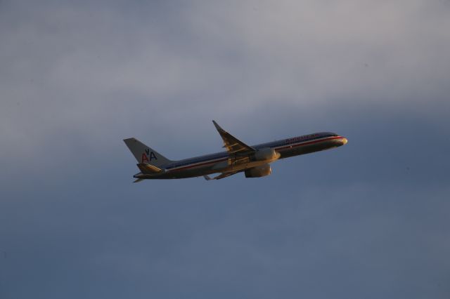 Boeing 757-200 (N192AN)