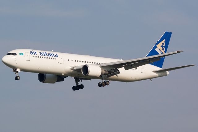 BOEING 767-300 (P4-KCA)