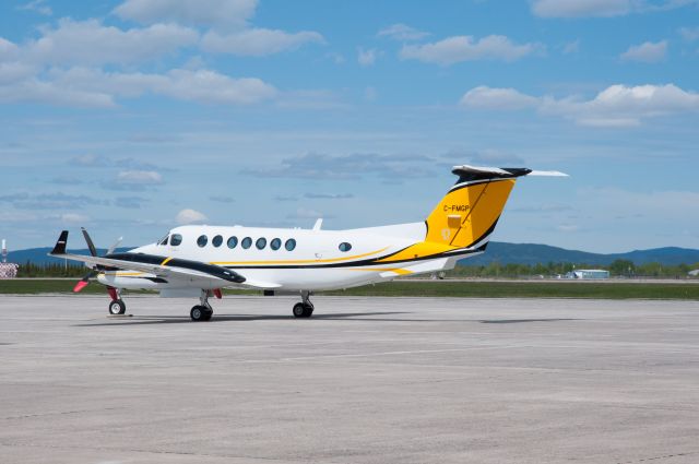 Beechcraft Super King Air 300 (C-FMGP)