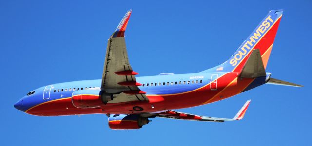 Boeing 737-700 (N942WN) - Departing runway 25 on April 3, 2017 for San Antonio.