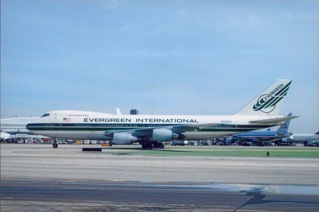 Boeing 747-200 (N489EV)