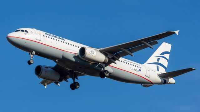 Airbus A320 (SX-DGE)