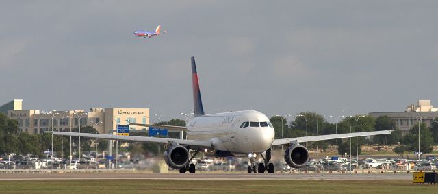 Airbus A319 (N377NW)