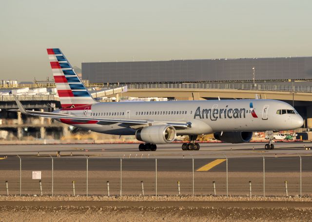 Boeing 757-200 (N200UU)