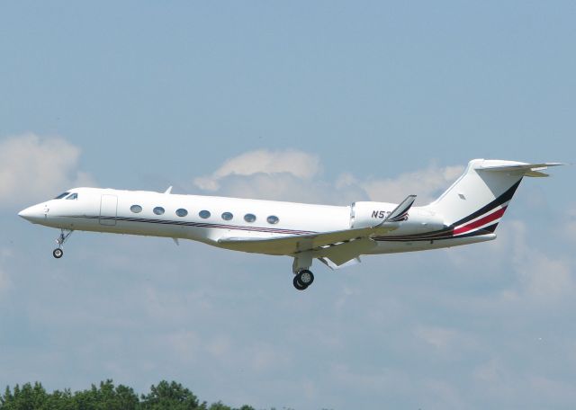 Gulfstream Aerospace Gulfstream V (N531QS) - Landing on runway 23 at the Shreveport Regional airport.