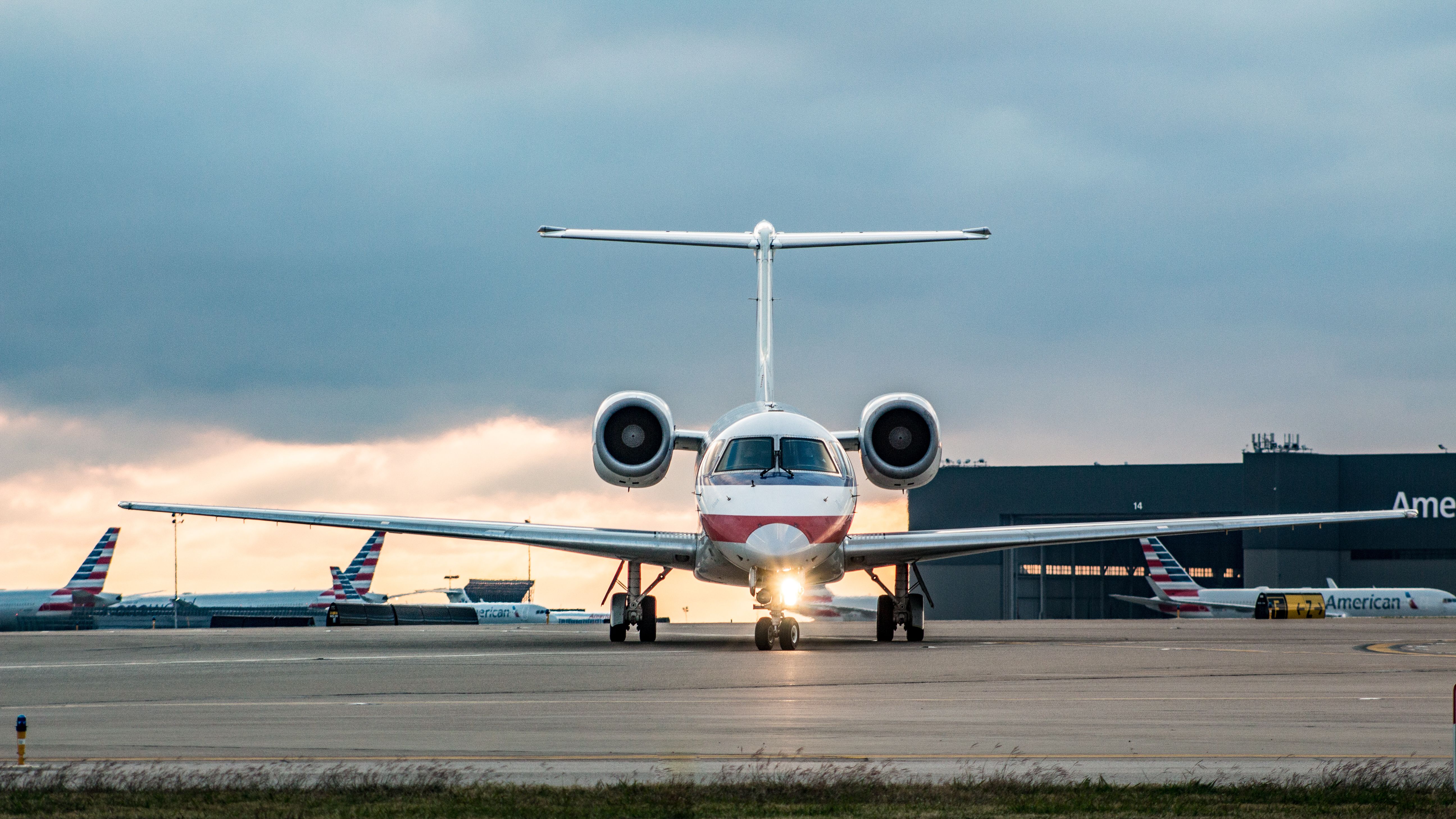 Embraer ERJ-135 (N817AE)