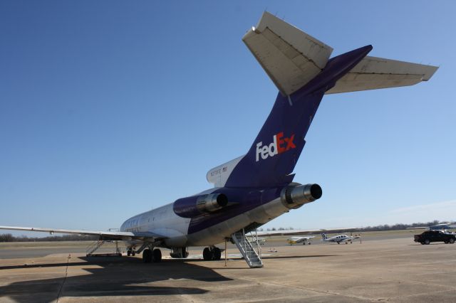 Boeing 727-100 (N270FE)