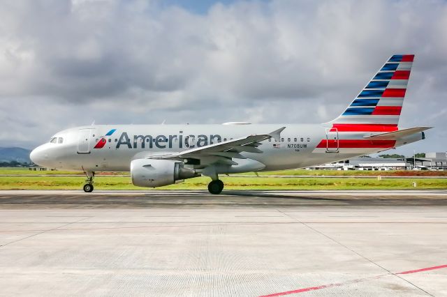 Airbus A319 (N708UW)