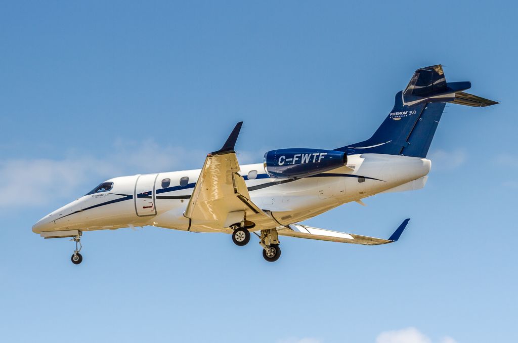 Embraer Phenom 300 (C-FWTF)