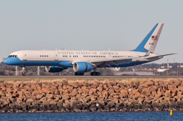 Boeing 757-200 (98-0002)